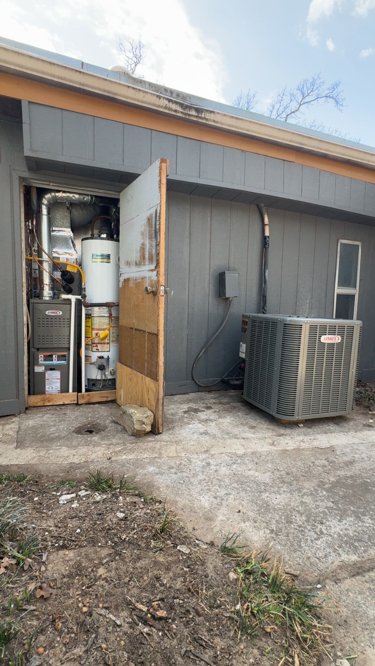 Gallery photos for Expert Lennox Split System Installation in a Compact Space: Image #1