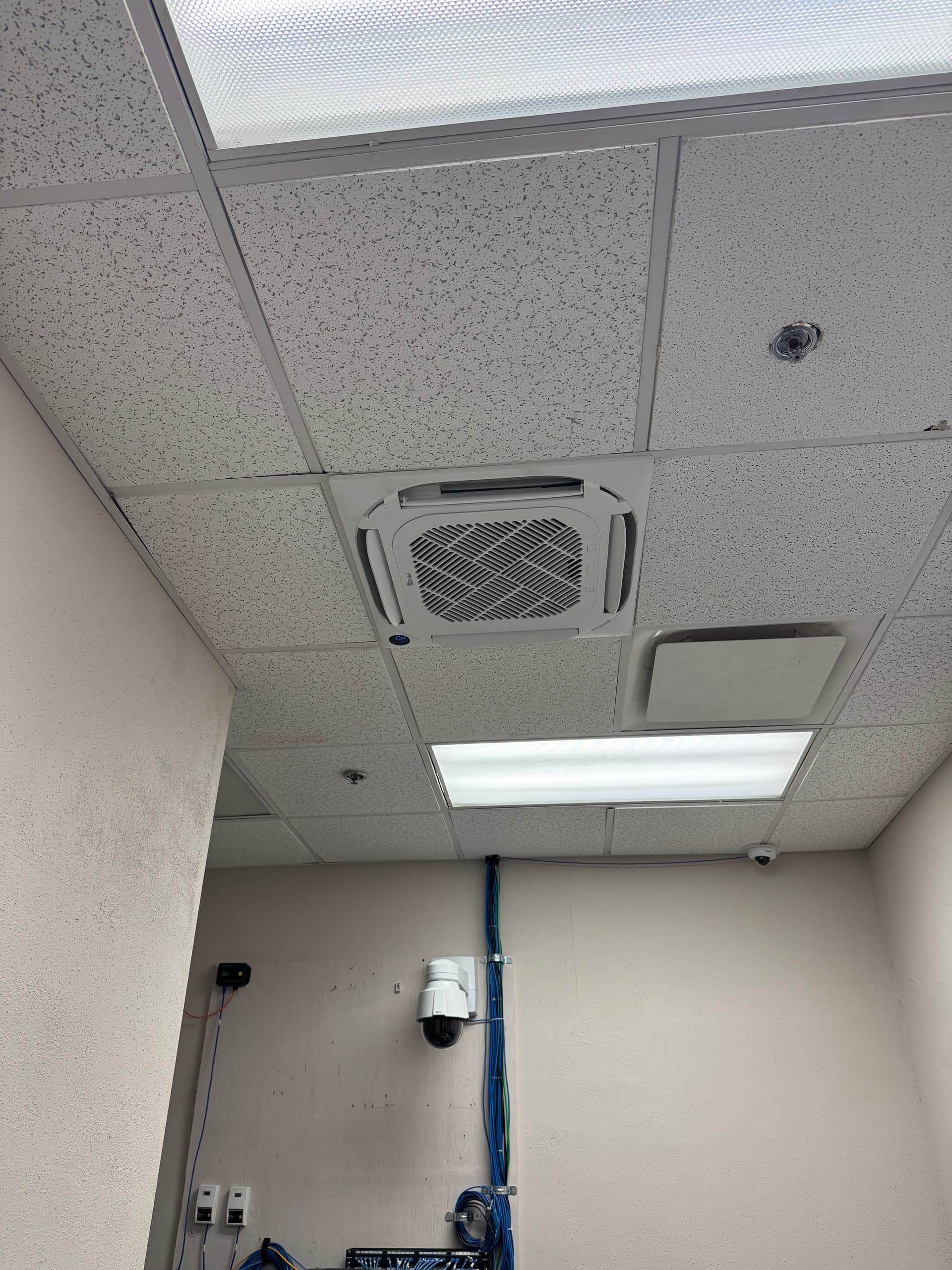 Gallery photos for Efficient HVAC Upgrade at Federal Court House Data Room: Image #7